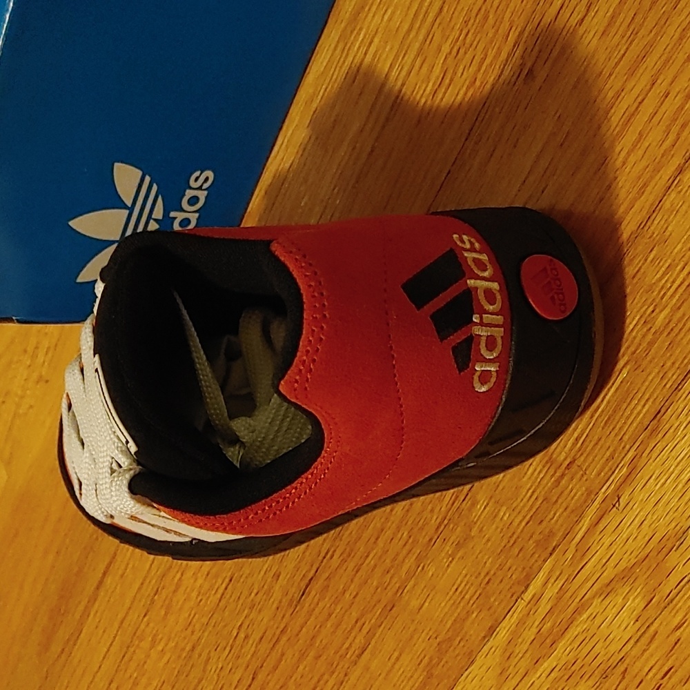 Adidas shoes - Picture 3 of 4